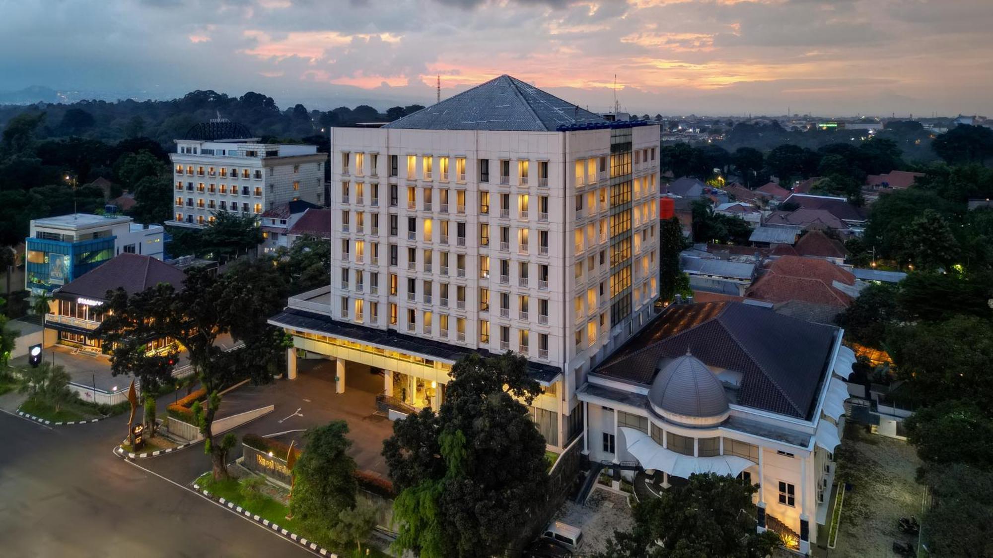 Royal Padjadjaran Hotel Bogor Exterior foto