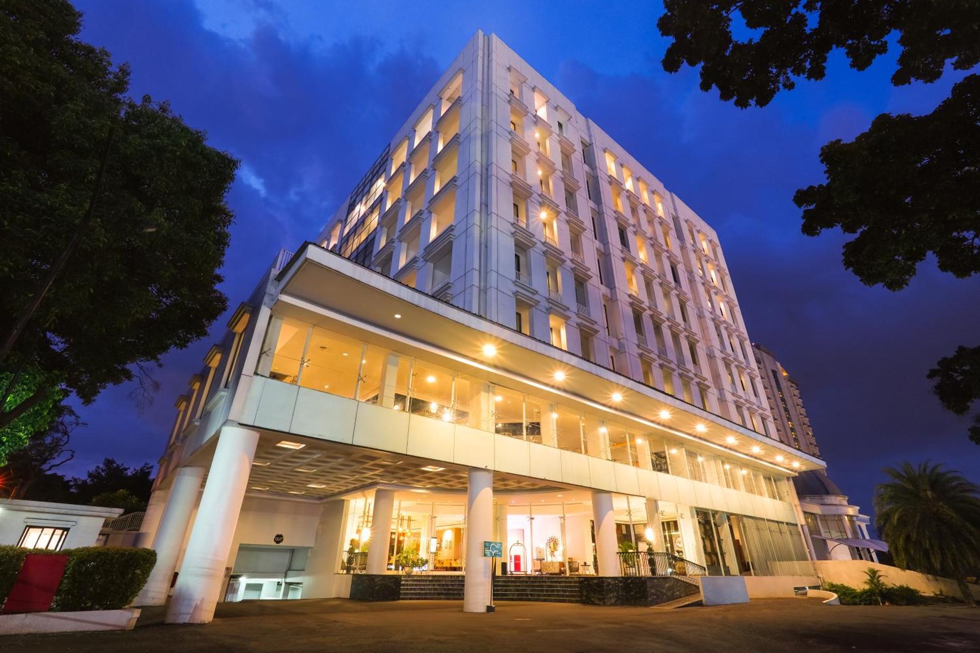 Royal Padjadjaran Hotel Bogor Exterior foto