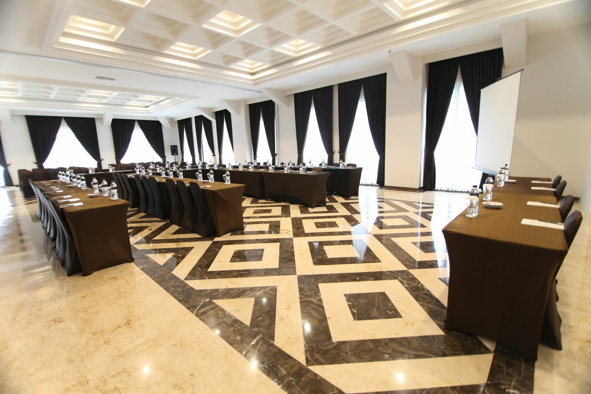 Royal Padjadjaran Hotel Bogor Exterior foto